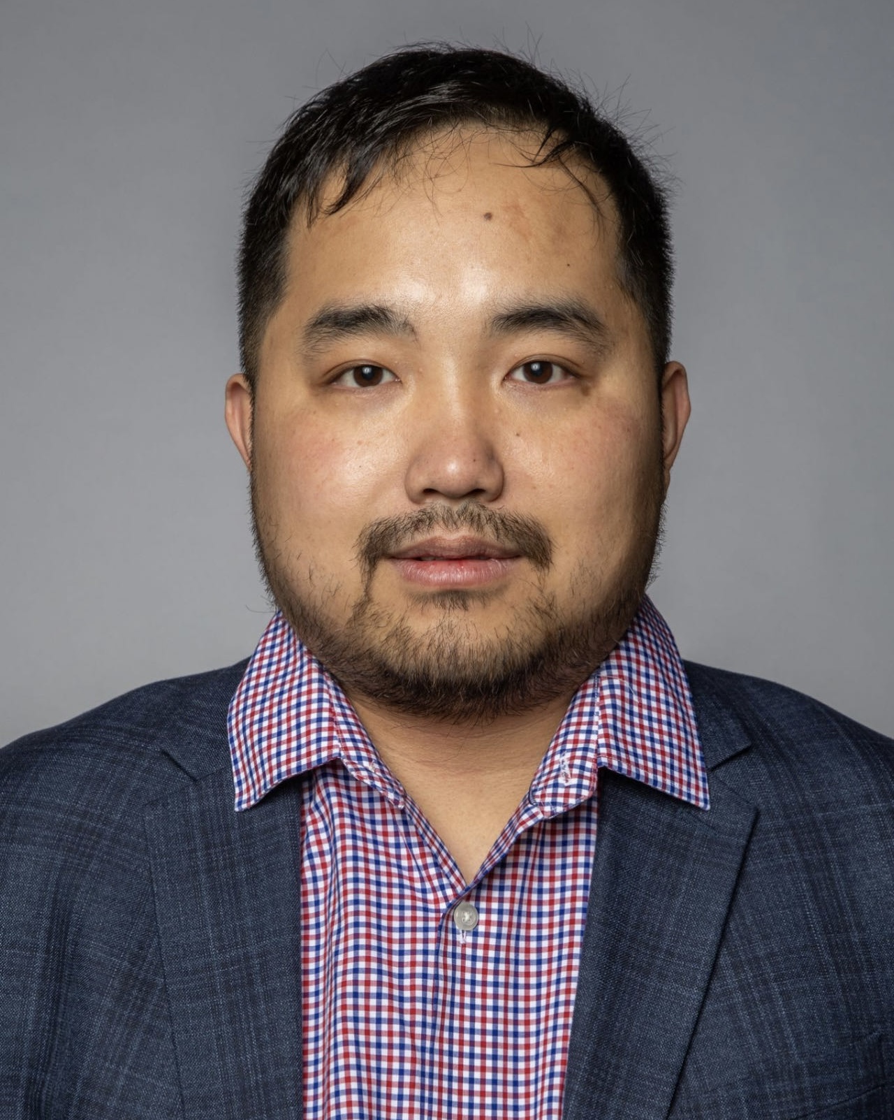 head and shoulders photo of Guanyu Hu